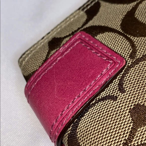 Coach Signature C Wristlet - Picture 5 of 11